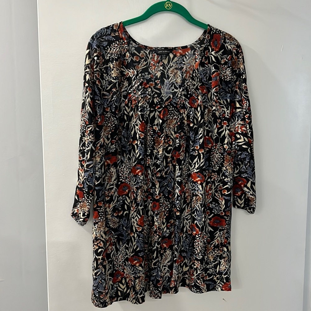Three quarter length sleeve top